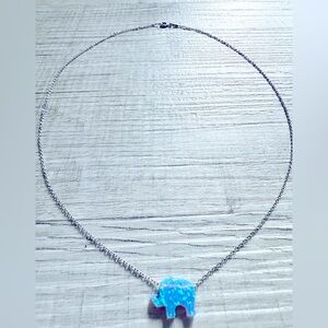 WOMEN’S SILVER NECKLACE